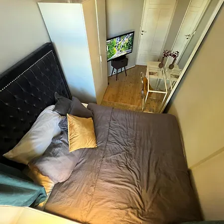 Δωμάτια σε οικογενειακή κατοικία Cosy Private In A Shared