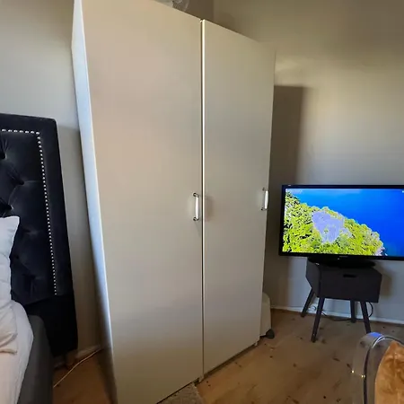 Cosy Private In A Shared 홈스테이 *